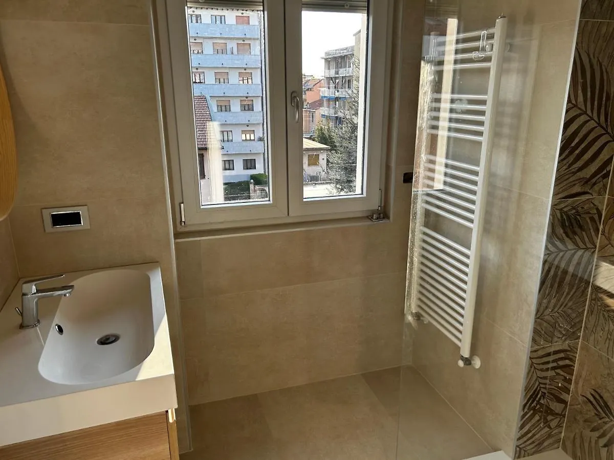 R39 Attic With Terrace And Private Parking Apartment Milan 0*,  Italy