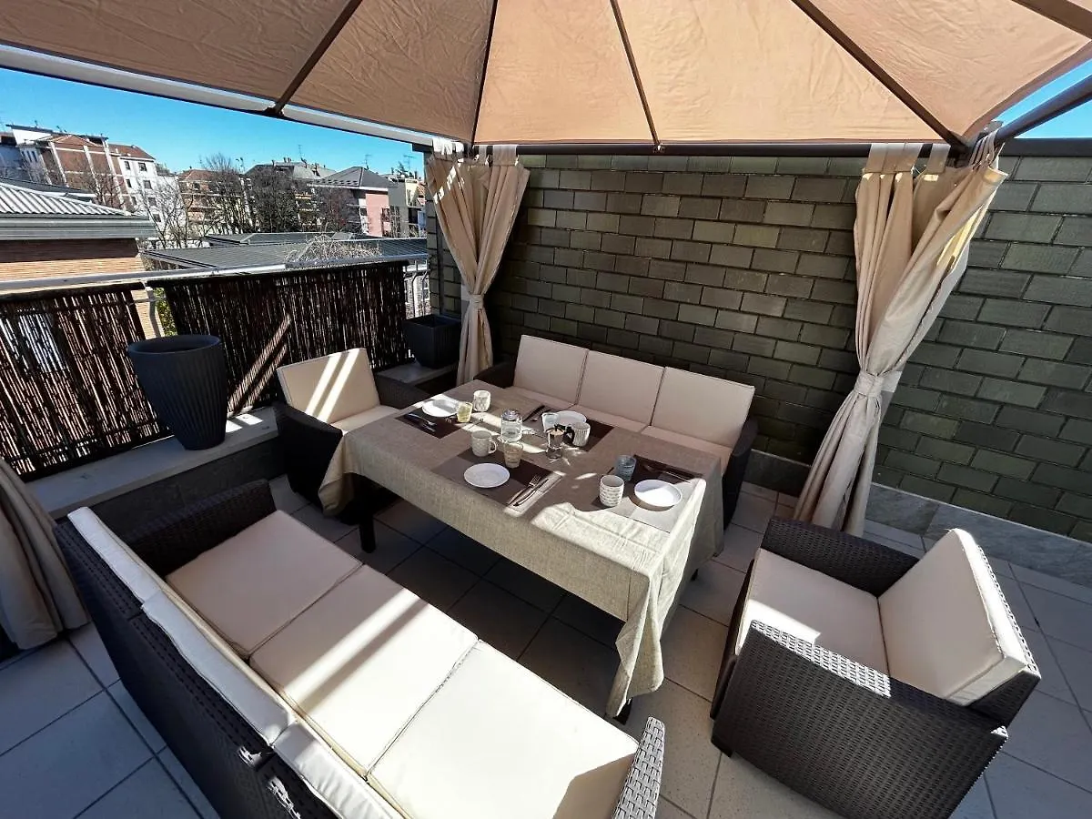 R39 Attic With Terrace And Private Parking contacts