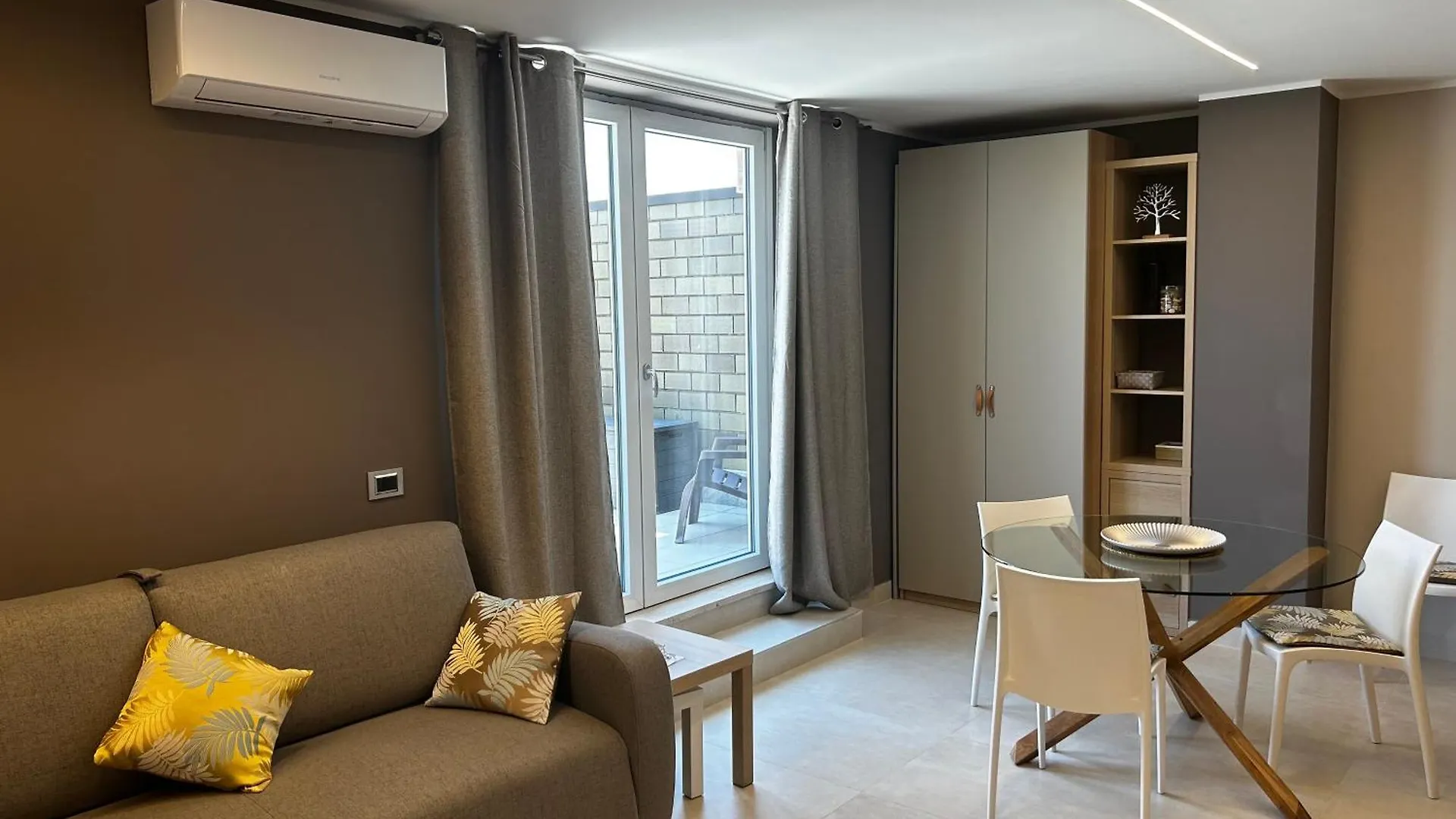 R39 Attic With Terrace And Private Parking Apartment Milan Italy