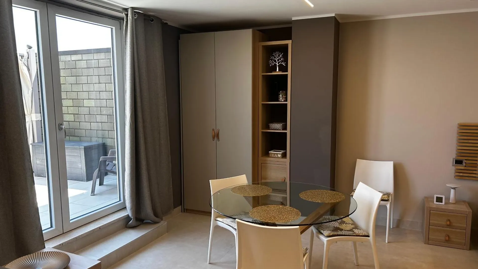 R39 Attic With Terrace And Private Parking Apartment Milan 0*,  Italy